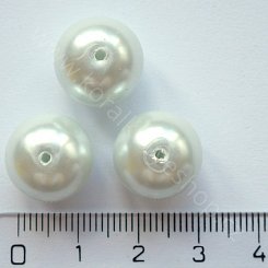 Voskovaná perlička - 13 mm - bílá